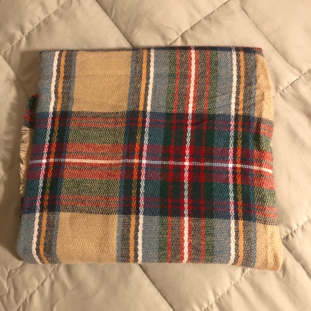 NWOT Plaid Scarf